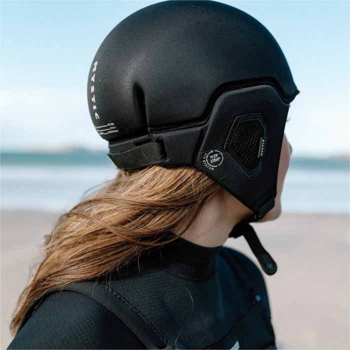 Шлем водный Mystic Impact Cap Black
