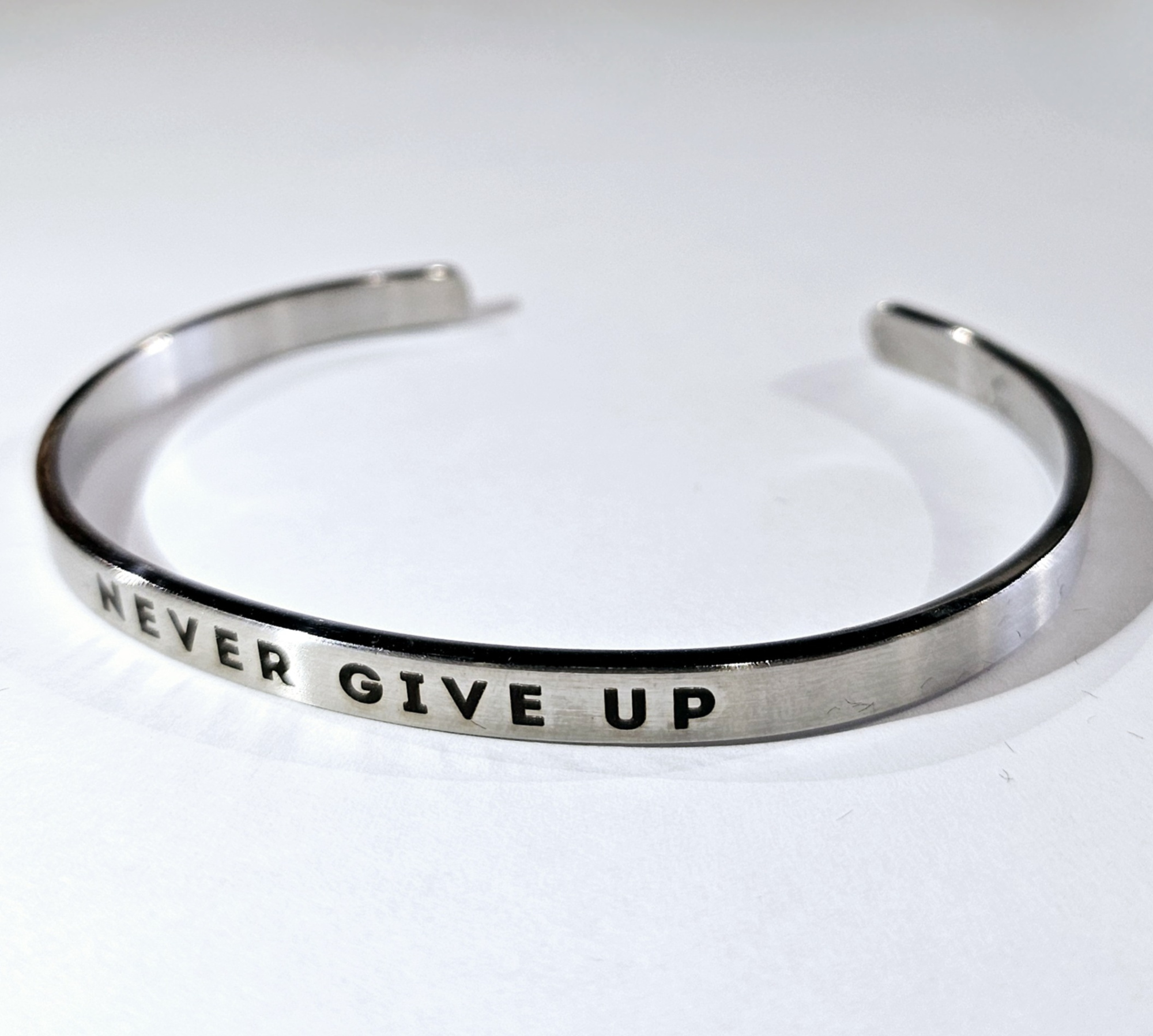 Браслет Never give up